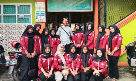 Kegiatan Berbagi Takjil SMK Karya Bhakti Pringsewu